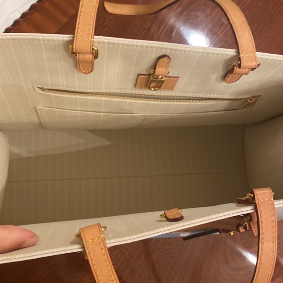 Louis Vuitton Hamptons raffia 2022 tote - Picture 4 of 7